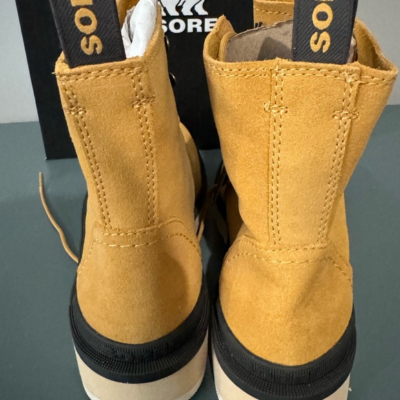 Sorel hi line lace boots size 8 - Picture 2 of 6